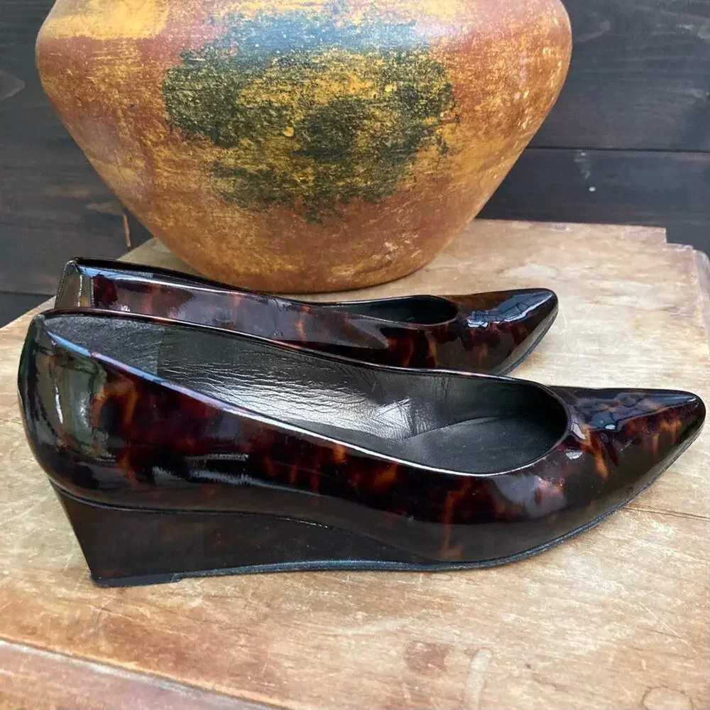 Stuart Weitzman wedges size 6 low heal tortoise‎ patent leather